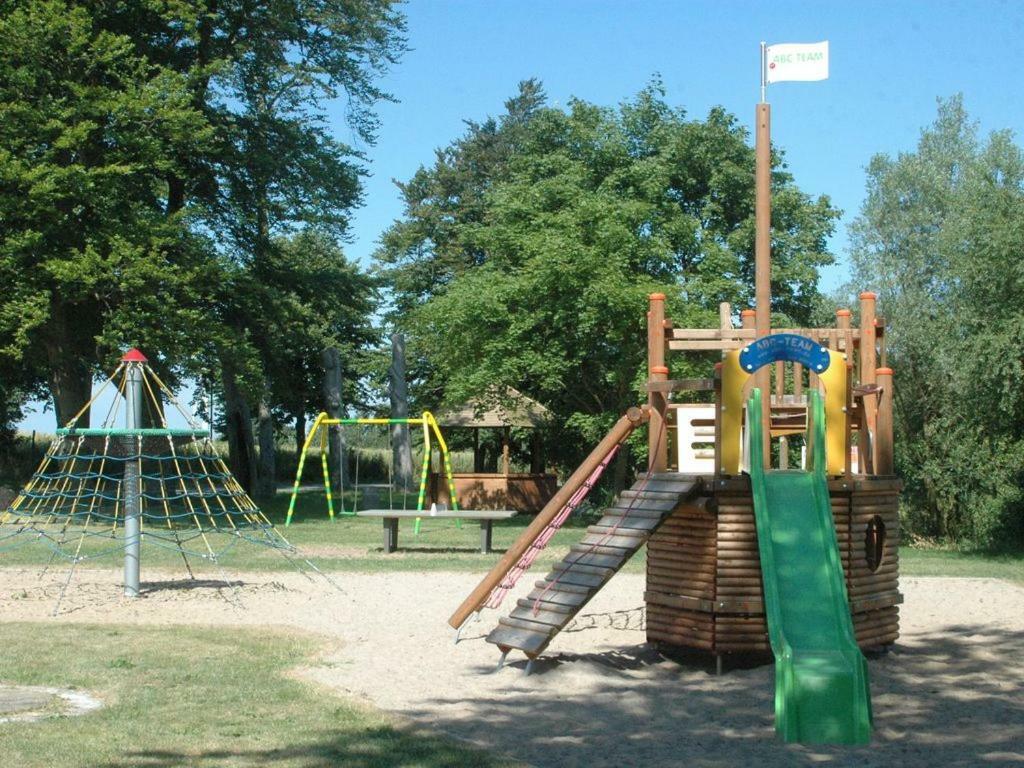 Jadgschloss zu Hohen Niendorf Exterior foto
